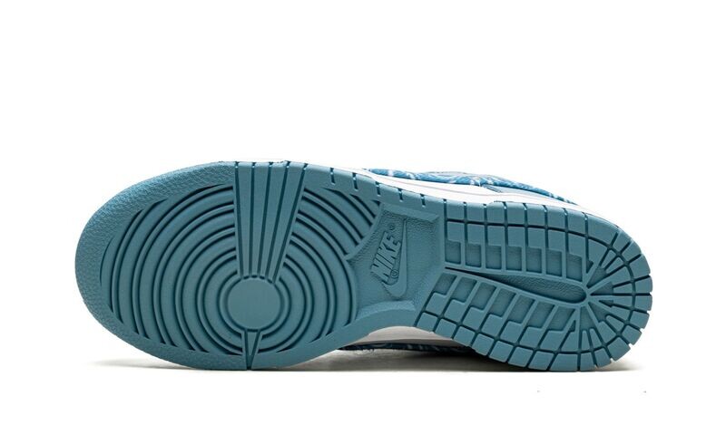 Nike Dunk Low ESS “Blue Paisley”