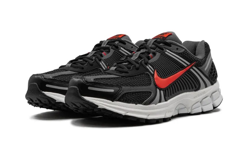NikeAir Zoom Vomero 5"Black Picante Red"