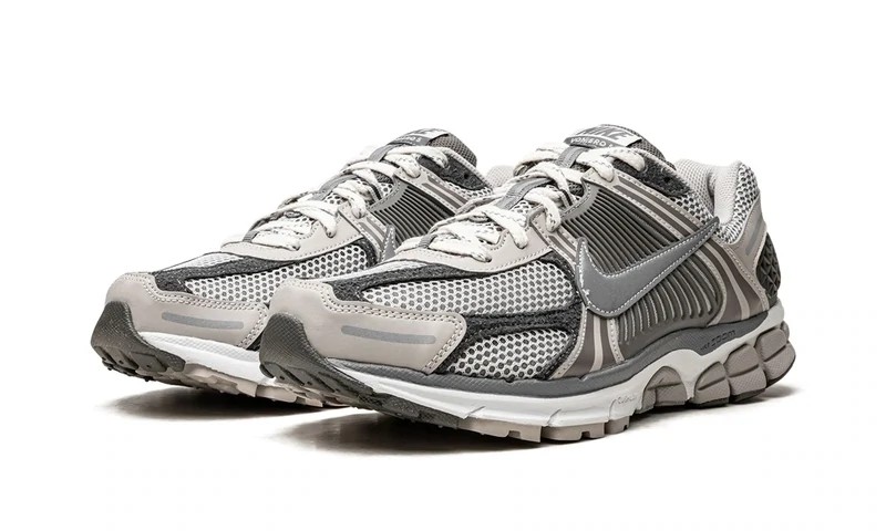 NIKEZOOM VOMERO 5"Iron Ore"