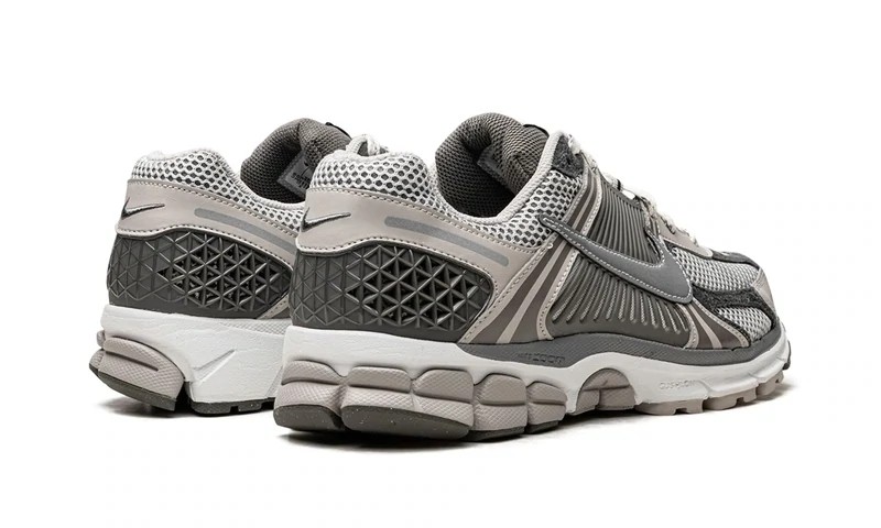 NIKEZOOM VOMERO 5"Iron Ore"