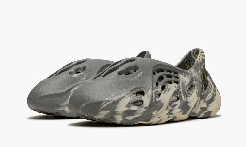 ADIDAS YEEZY YEEZY FOAM RUNNER MXT "Moon Gray"
