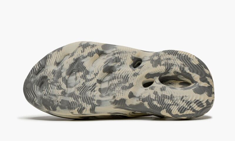 ADIDAS YEEZY YEEZY FOAM RUNNER MXT "Moon Gray"